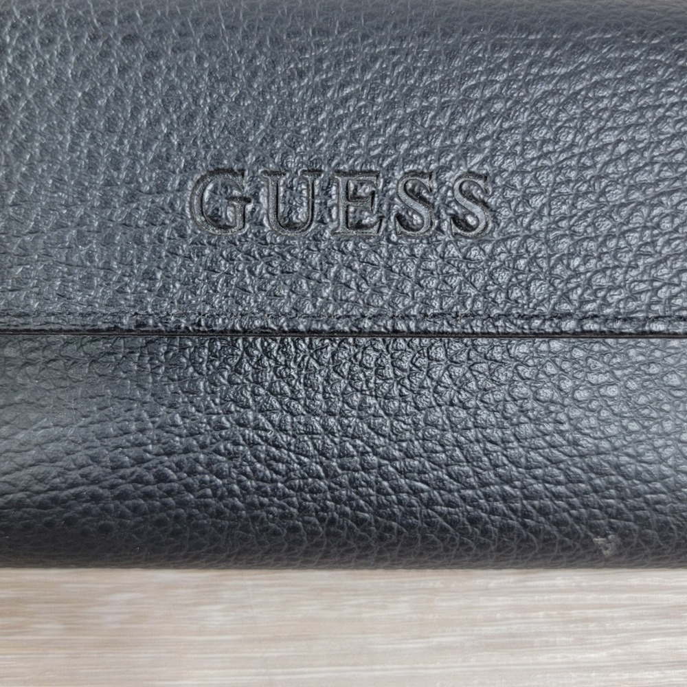 GUESS Black Pebbled Faux Leather Hard Sunglasses Case Magnetic Closure Logo